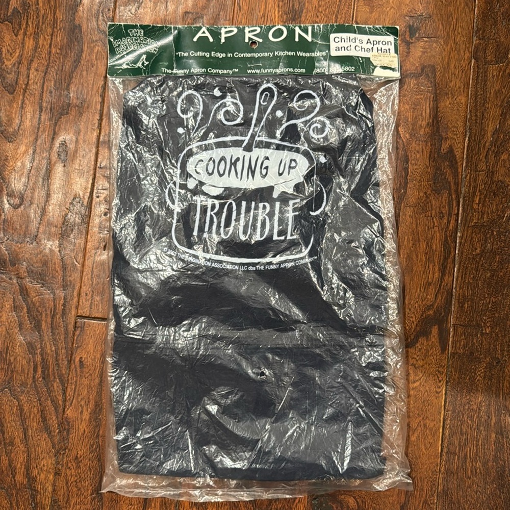 THE IMAGINATION ASSOCIATION COOKING UP TROUBLE CHILDS APRON & HAT NWT